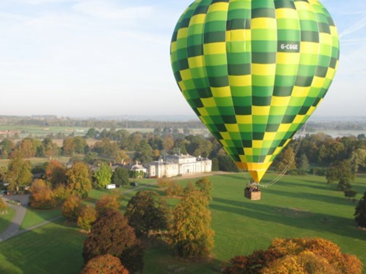 Hot air balloon flight for two Father’s Day gift for dads in the UK