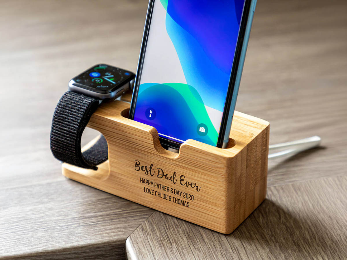Personalised Best Dad charging station Father’s Day gift for dads in the UK