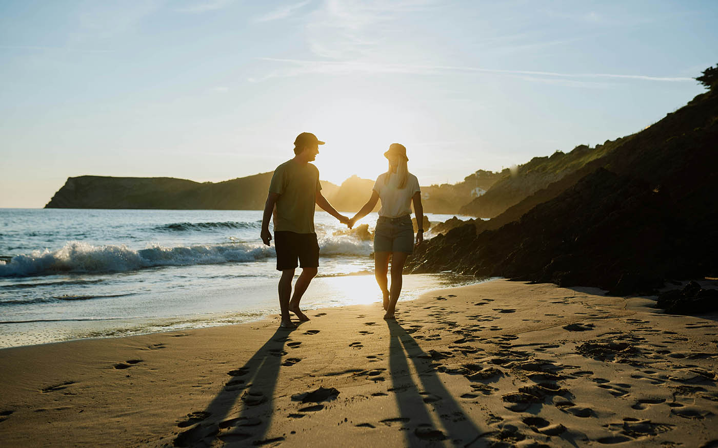 Best gifts for girlfriend in the UK including romantic art, luxury chocolates, beauty gifts, flower subscriptions, jewellery and dining experiences